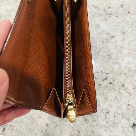 Louis Vuitton Authentic monogram print Louis Vuitton wallet - Picture 5 of 13